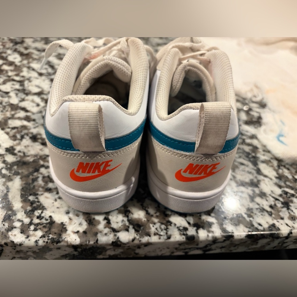 Nike Kids Teal/ White Shoes - Picture 3 of 6